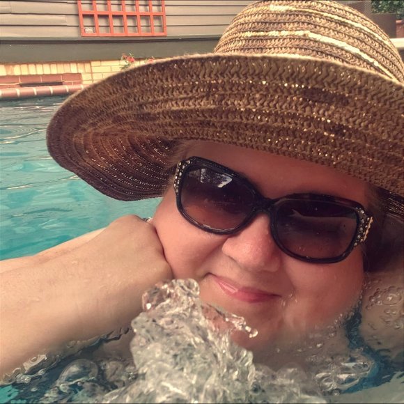 Meet your Posher, Angela - Picture 1 of 1